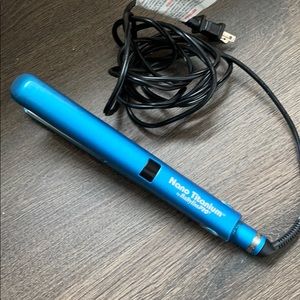 NWOB Babyliss nanopro hair straightener 1”
